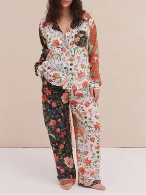 Desmond & Dempsey Persephone Mixed Floral Long Pajama Set - Size S - Like New!
